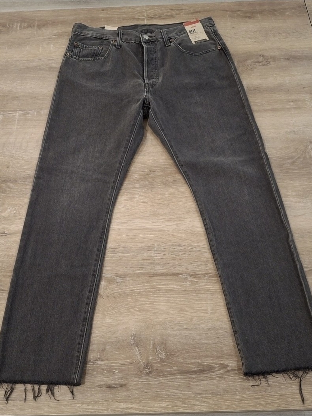 Levi’s 501 Original Womans Jeans W32 L30 Faded Black Raw Hem – New With Tags - Picture 4 of 8